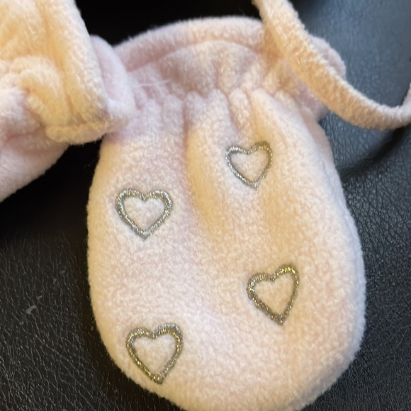 Two pieces Baby girl hats & cloves - Picture 10 of 13